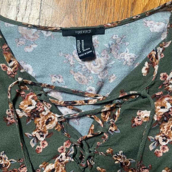 Forever 21 flower blouse - Picture 4 of 4